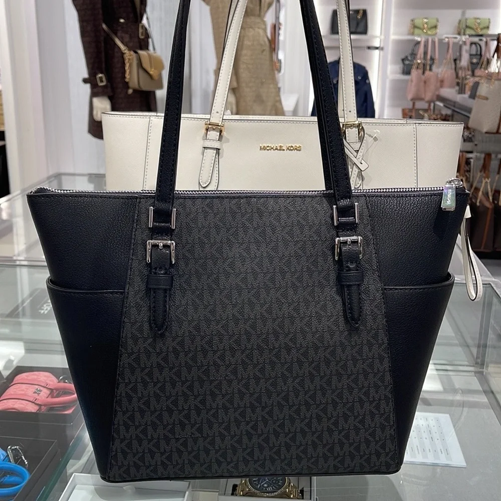 MICHAEL KORS CHARLOTTE LARGE TOP ZIP Tote bag
Black Signature - Picture 7 of 16